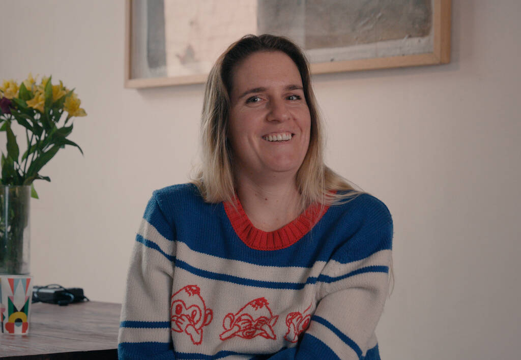 PIEKEREN WEB BV FOTO 1030 00 00 00 09 Still002